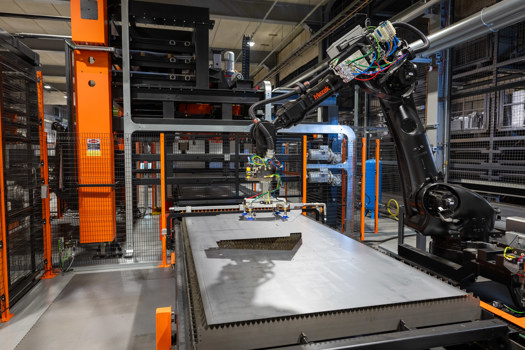 The new fiber lasers are tended by a Mazak CSTD Double Tower system to feed the sheet metal and a robotised Mazak Smart Manufacturing Cell for parts sorting